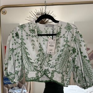 NWT Zara Embroidered Crop Top
Size Small
